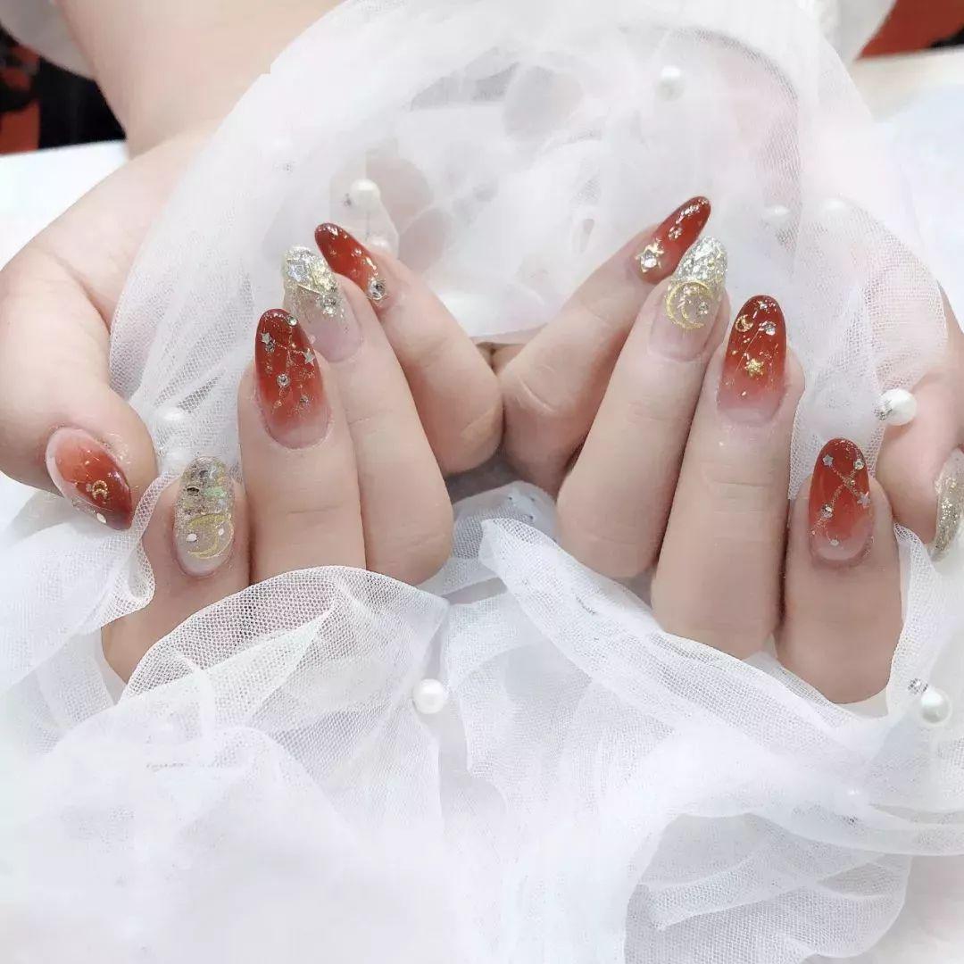 適合上班、約會(huì)的好感度美甲，美的不重樣