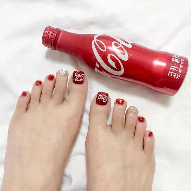 火熱夏季 來款冰爽的可樂美甲降溫吧