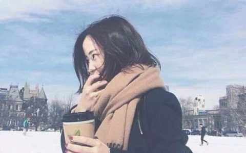 女人說：“這世界上的愛情是存在的，只是不會降臨在我身上”
