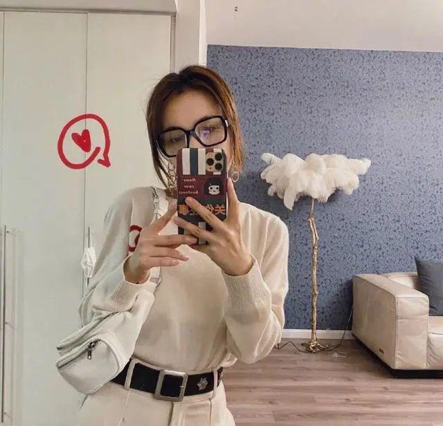 37歲吳昕變身穿搭博主，瘦下來以后衣品越來越在線，減齡又好看