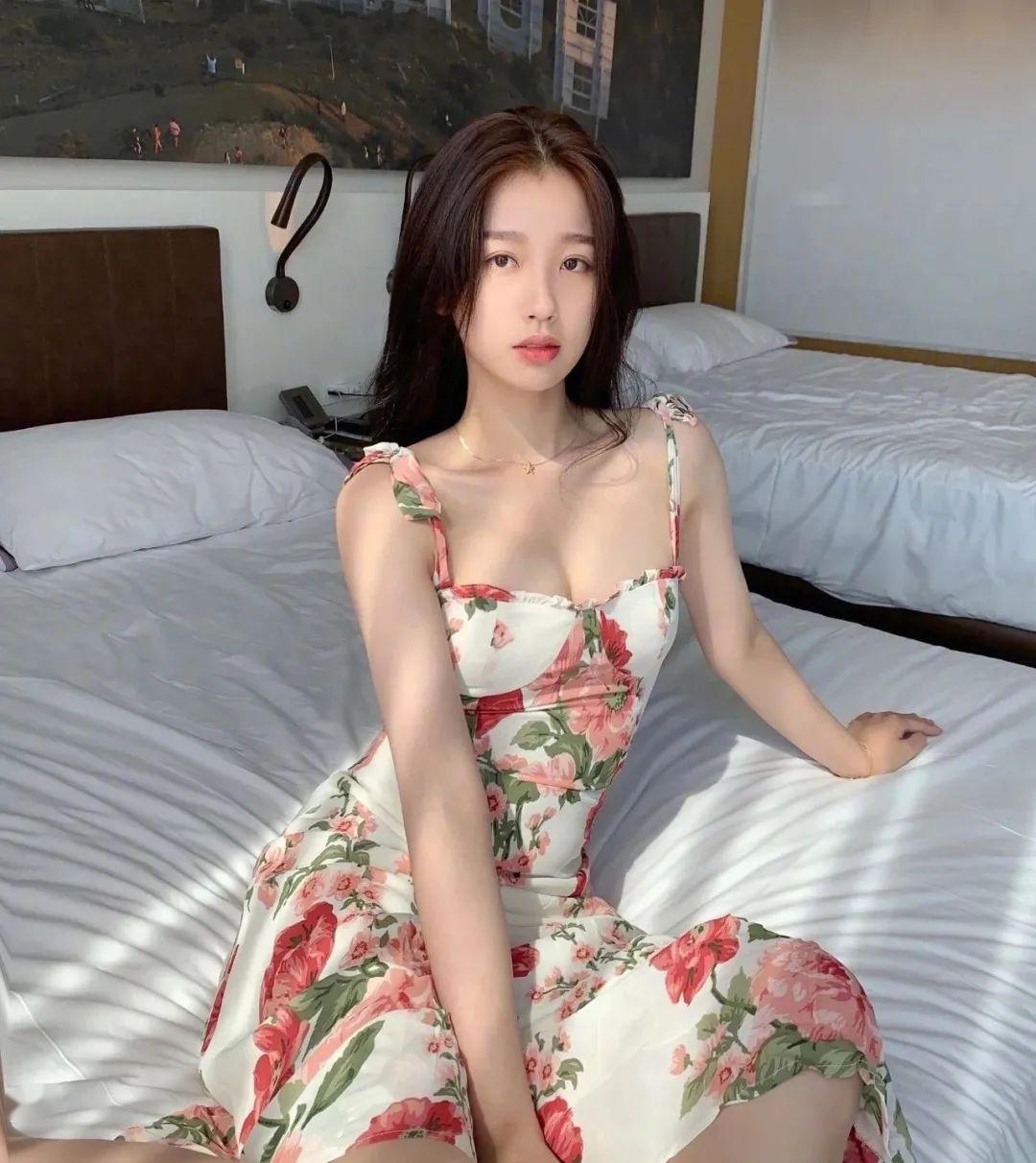 小美女虞書欣夏日穿搭小心機(jī)