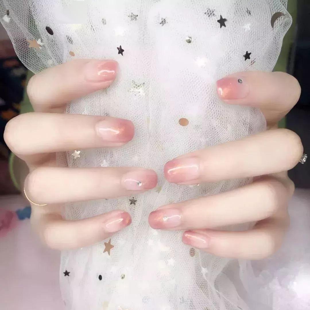 適合上班、約會的好感度美甲，美的不重樣