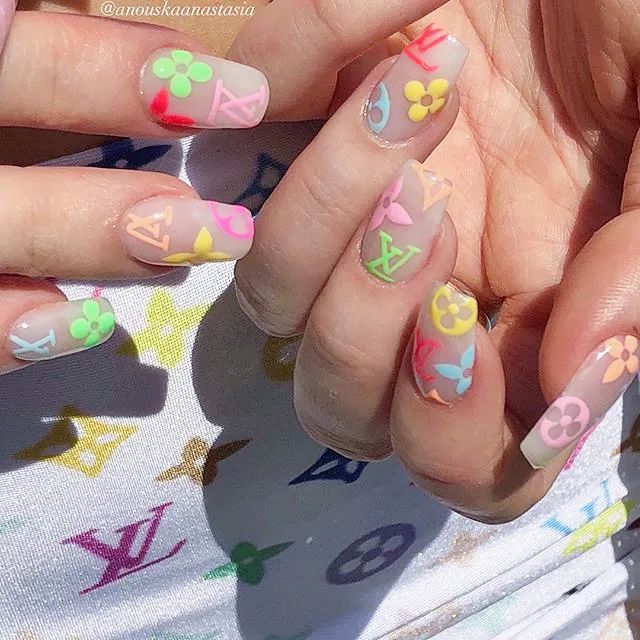 大牌風logo美甲看起來美爆了