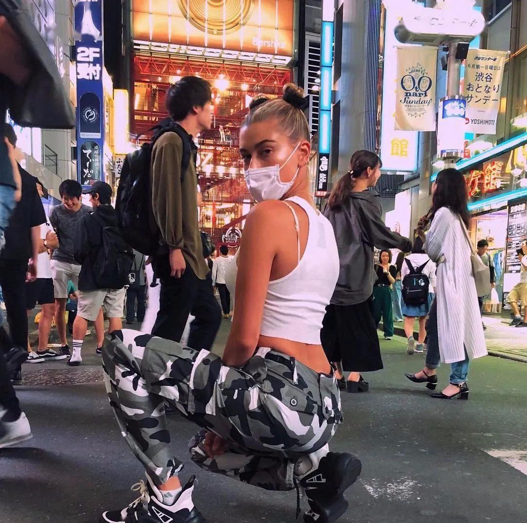 老頭背心穿起來，甜辣cool girl 回頭率百分百