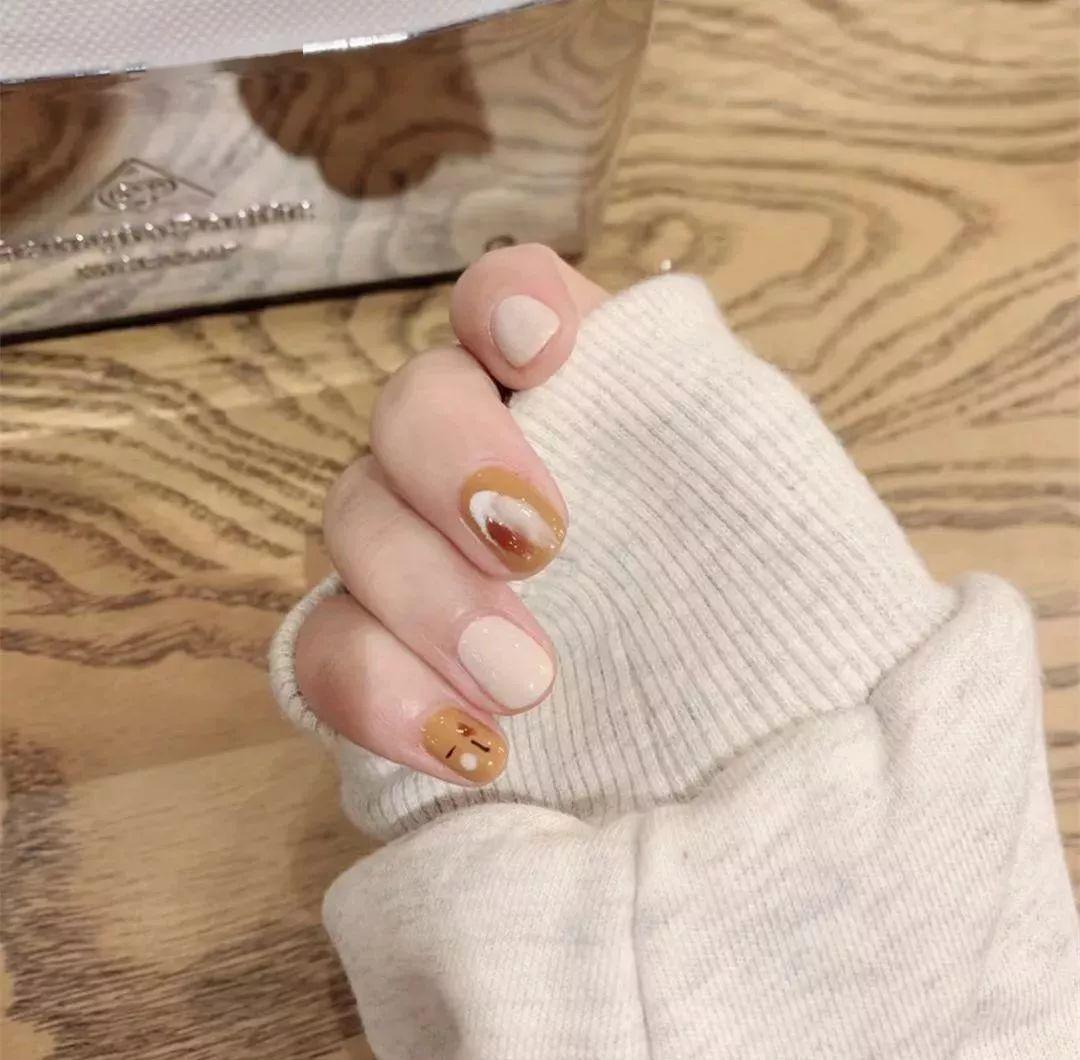 適合上班、約會的好感度美甲，美的不重樣