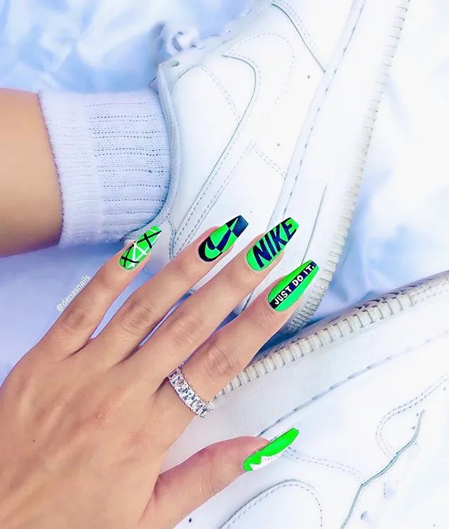 大牌風logo美甲看起來美爆了
