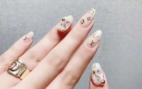 大牌風(fēng)logo美甲看起來美爆了