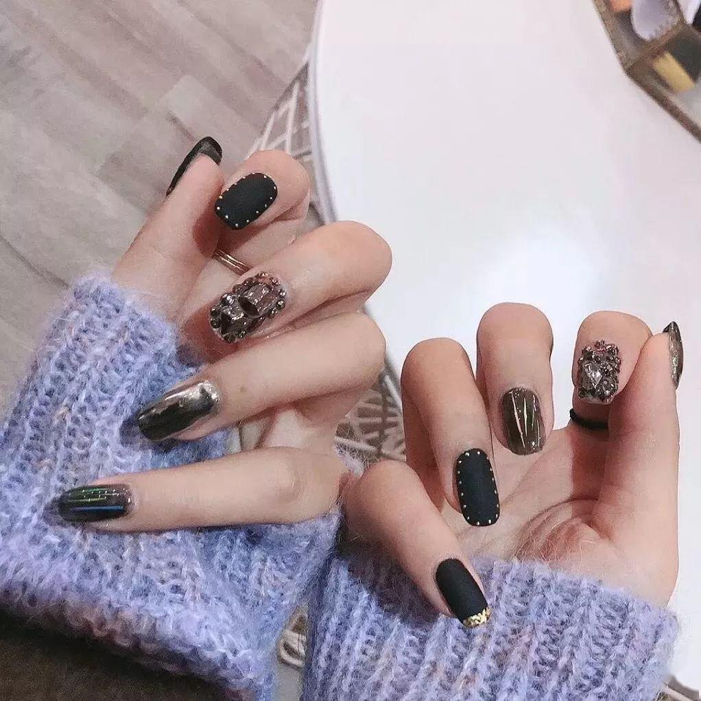 適合上班、約會的好感度美甲，美的不重樣