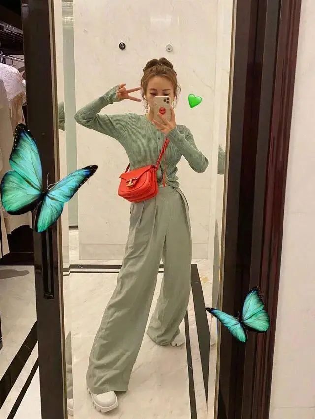 37歲吳昕變身穿搭博主，瘦下來以后衣品越來越在線，減齡又好看