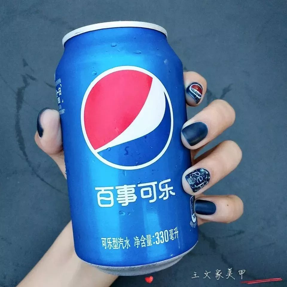 火熱夏季 來款冰爽的可樂美甲降溫吧