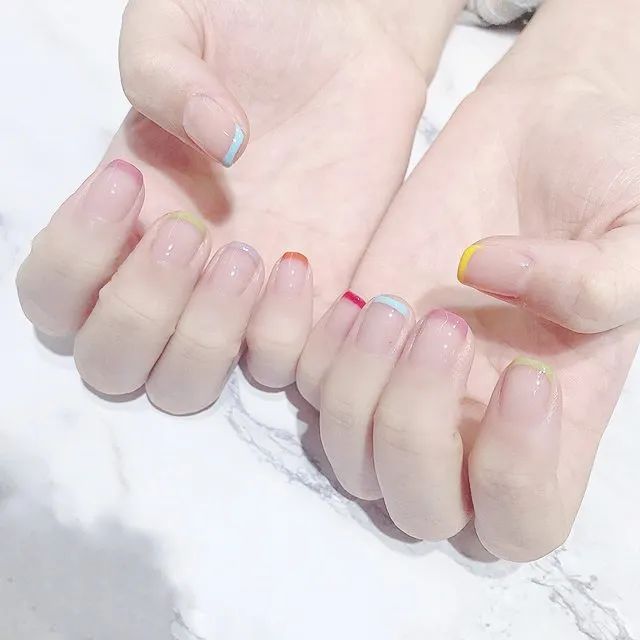 精致的簡(jiǎn)約美甲，是最有格調(diào)地