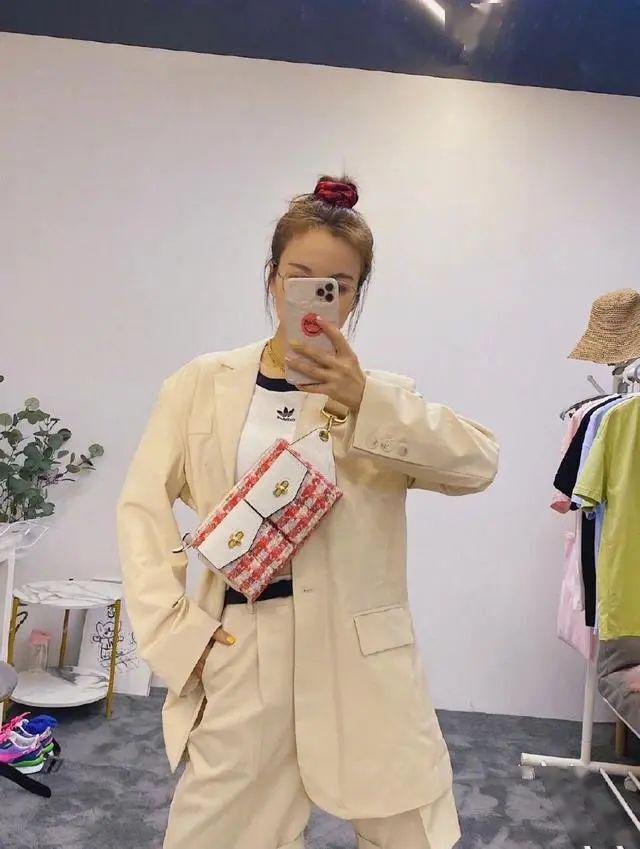 37歲吳昕變身穿搭博主，瘦下來以后衣品越來越在線，減齡又好看