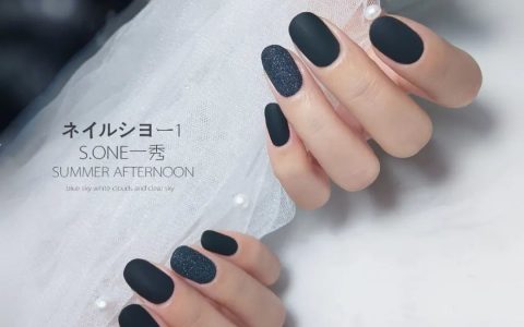 黑色美甲怎么搭，更高級(jí)？