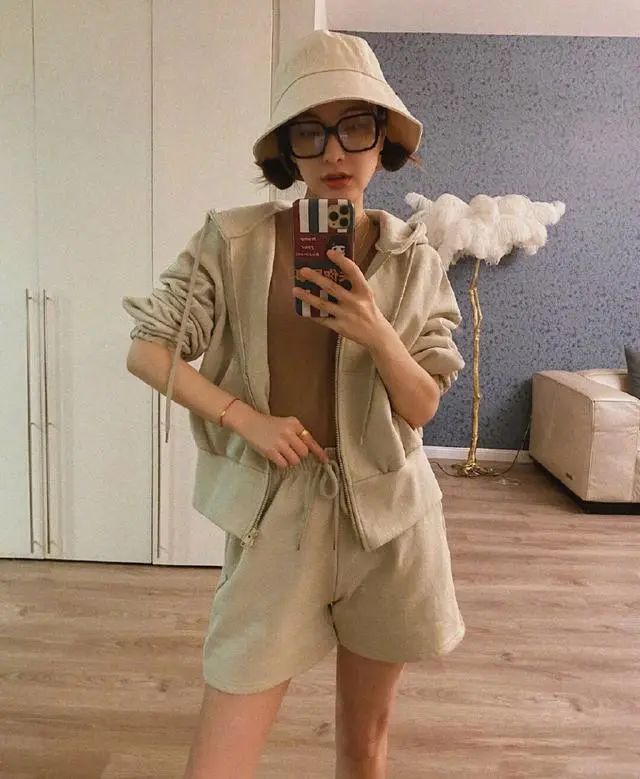 37歲吳昕變身穿搭博主，瘦下來以后衣品越來越在線，減齡又好看