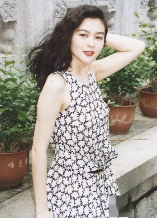 少女風(fēng)out港風(fēng)崛起，簡(jiǎn)直好看到爆