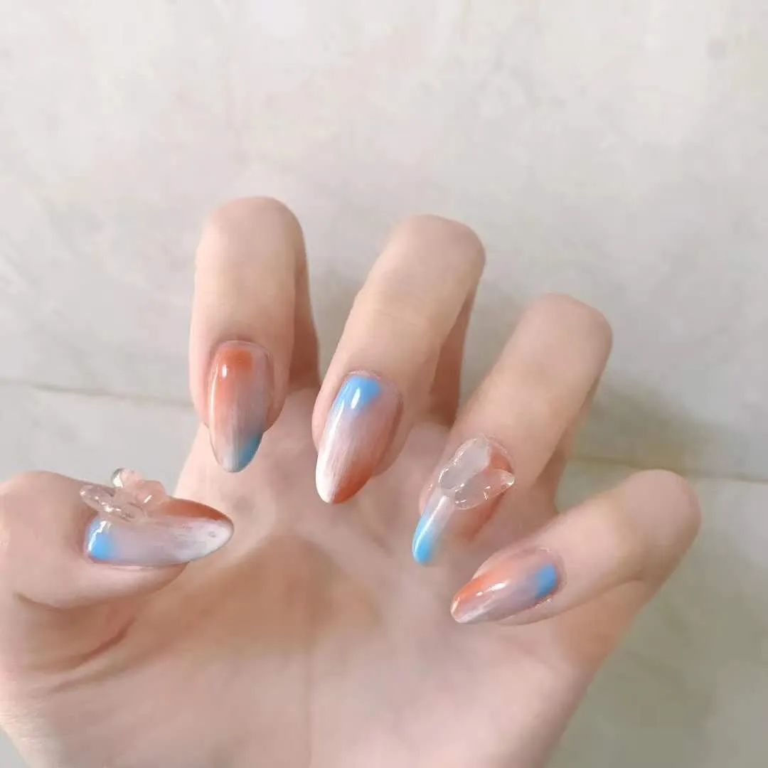 來看看大家最近都做了什么美甲款式