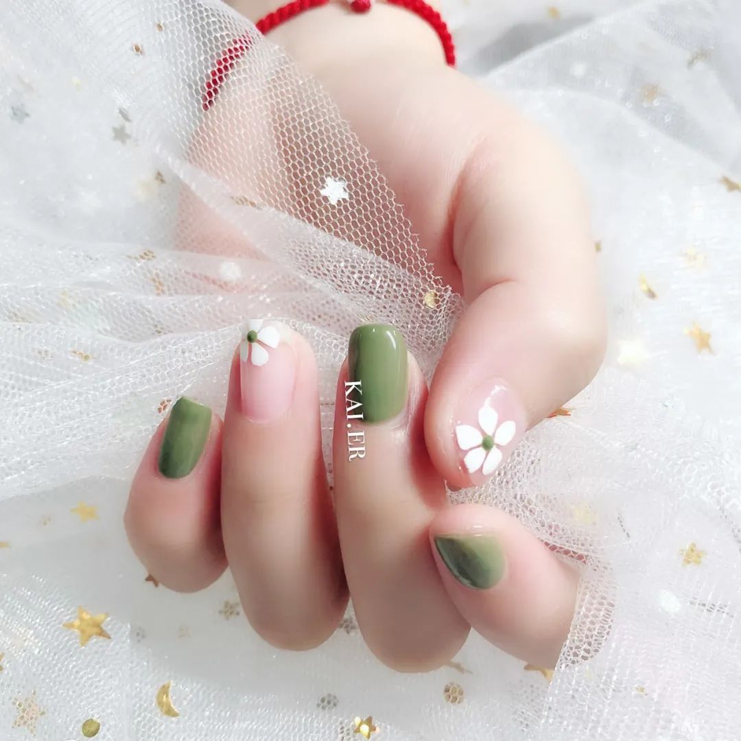 讓人上癮的抹茶綠美甲，太顯白了