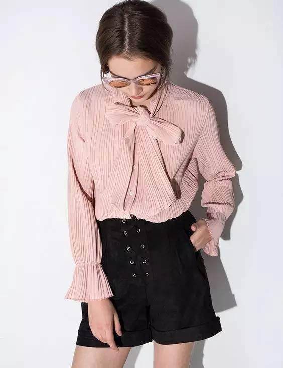 普通衣服的高級(jí)穿法：衣服“打個(gè)結(jié)”才時(shí)髦！