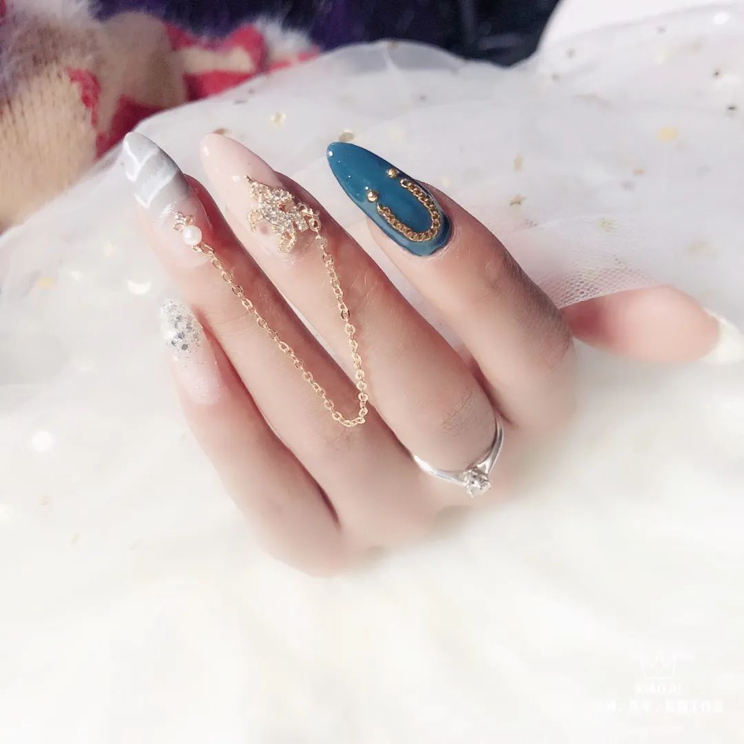 網(wǎng)紅輕奢風(fēng)美甲，自帶壕氣的高級(jí)美