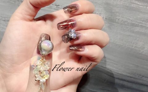 網(wǎng)紅輕奢風(fēng)美甲，自帶壕氣的高級(jí)美