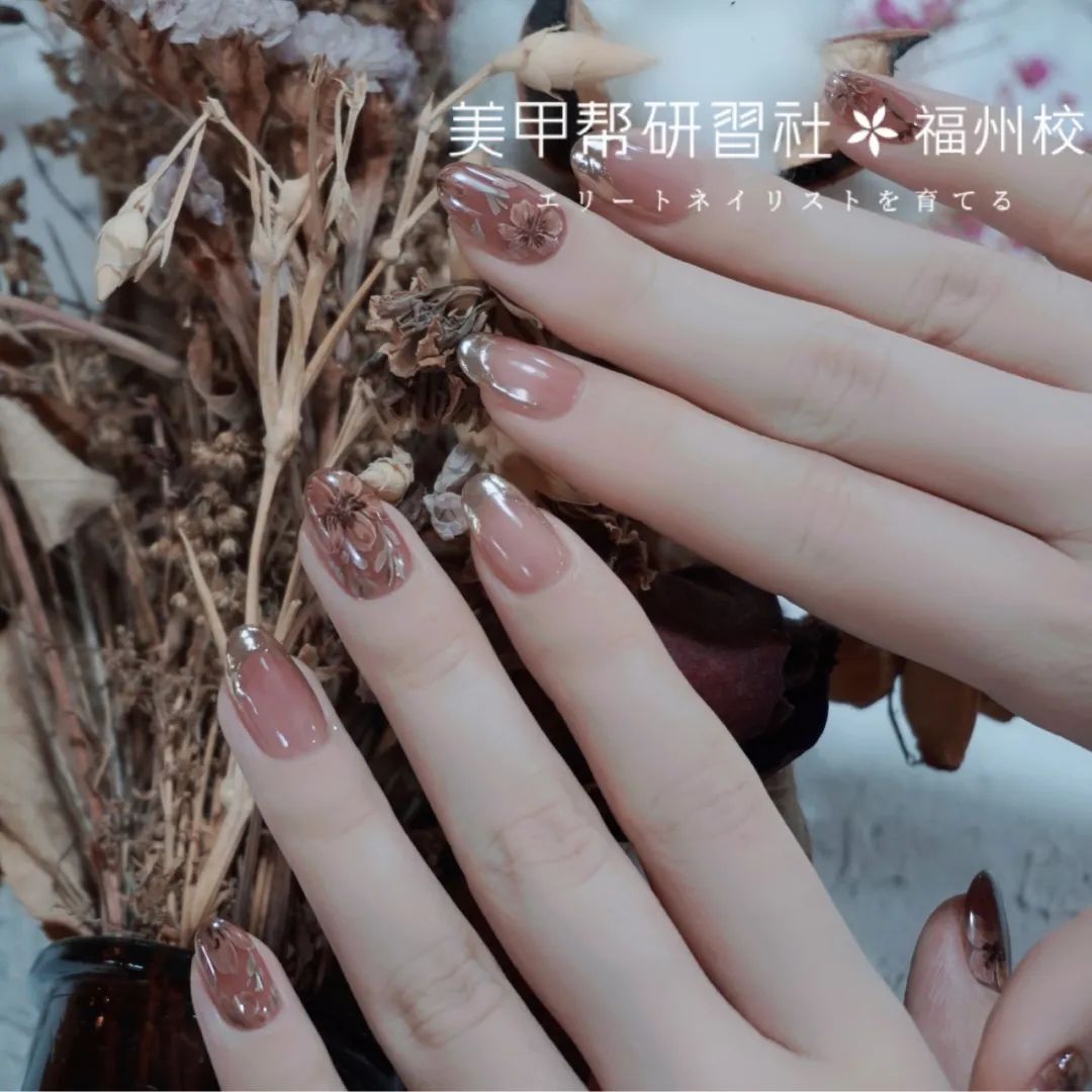 簡約不花哨的美甲！最適合上班族了