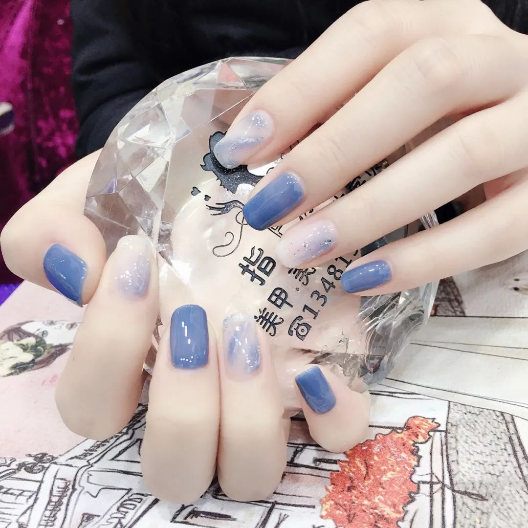 不騙你，霧霾藍(lán)美甲真的很好看！