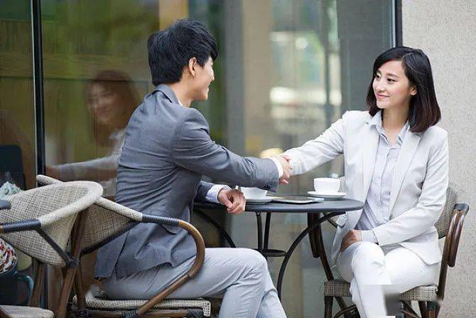 沒(méi)有門當(dāng)戶對(duì)的夫妻，婚后過(guò)得“慘不慘”？3位已婚人士這樣說(shuō)