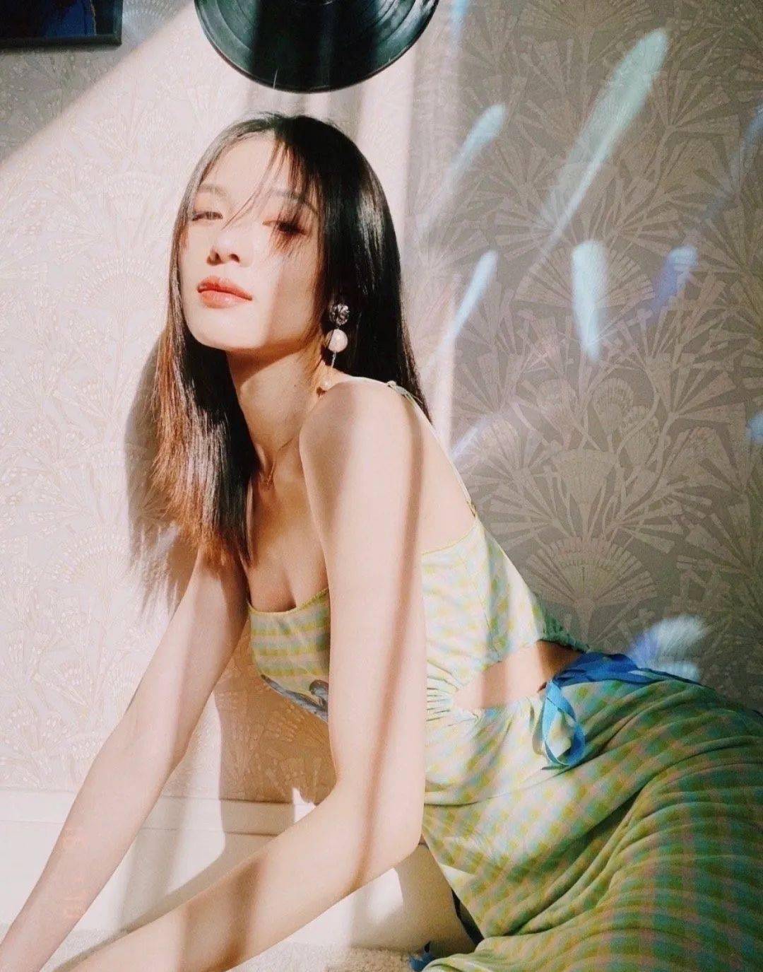 50%純純少女感 + 50%撩人小性感的 “ 純欲風(fēng) ” 穿搭也太好看了吧！