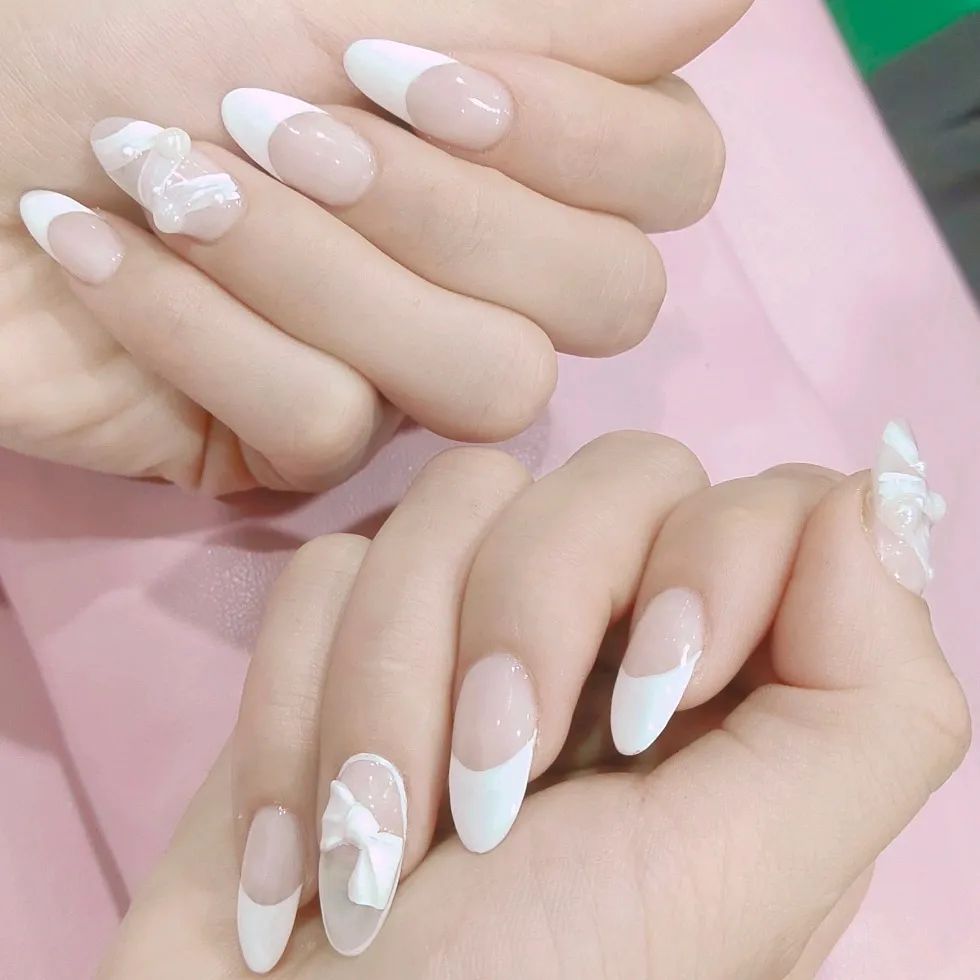 干凈又簡約，白色系美甲最百搭