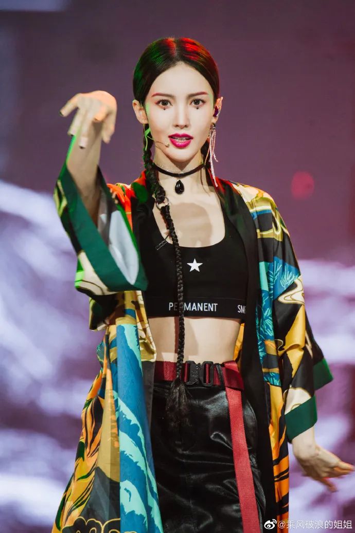 跟著乘風(fēng)破浪，get姐姐們的同款美甲吧
