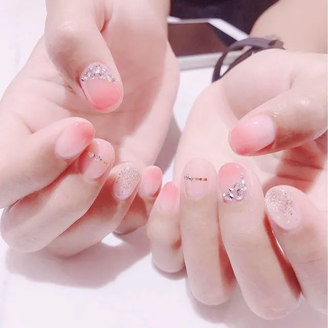 不同風(fēng)格的短圓美甲，也是很美的