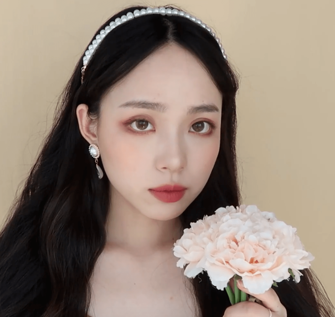 50%純純少女感 + 50%撩人小性感的 “ 純欲風 ” 穿搭也太好看了吧！