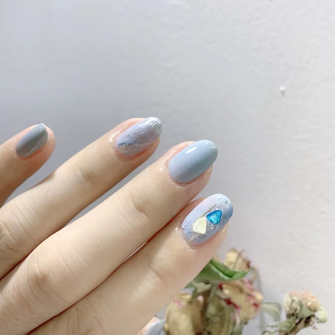 不騙你，霧霾藍(lán)美甲真的很好看！