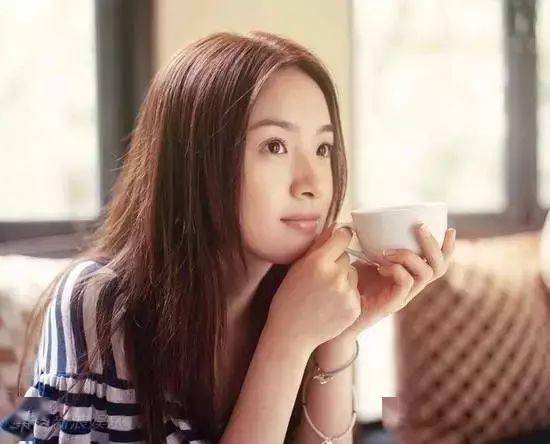 你應(yīng)該留直發(fā)還是卷發(fā)？仙女姐姐這樣說。