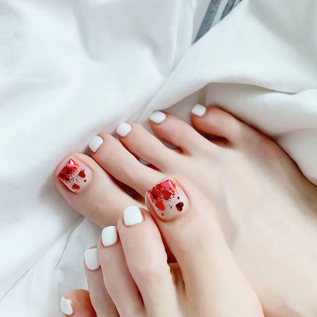 干凈又簡約，白色系美甲最百搭