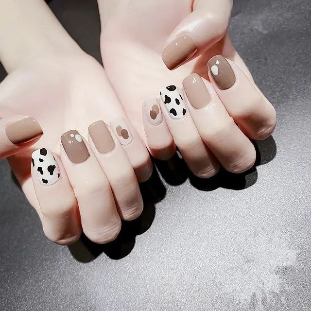 奶牛紋美甲 黑與白的又一次金典演繹