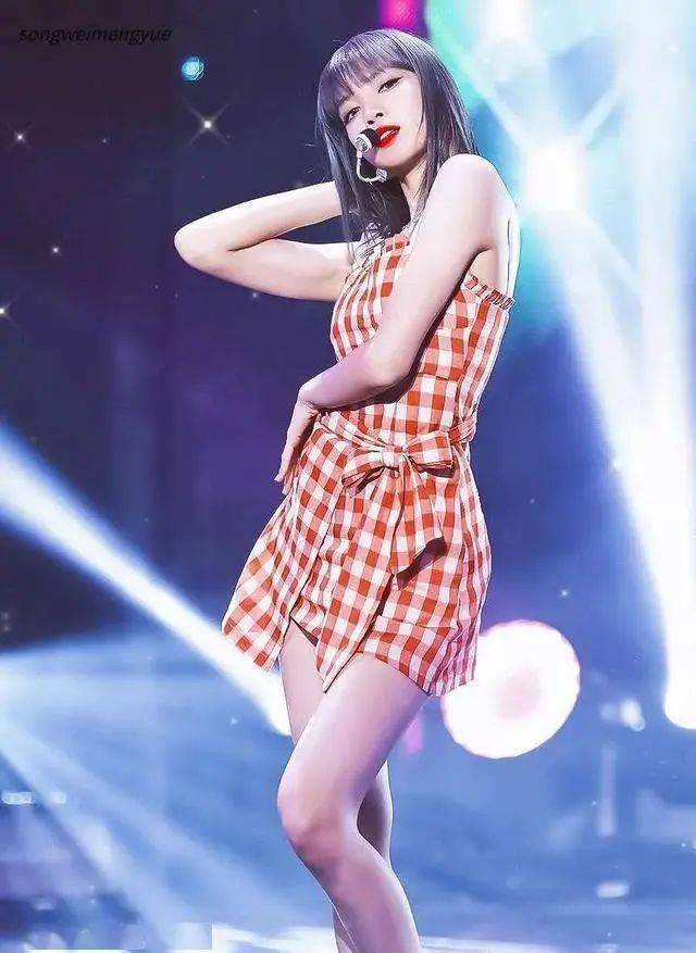 50%純純少女感 + 50%撩人小性感的 “ 純欲風(fēng) ” 穿搭也太好看了吧！