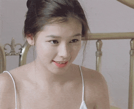 50%純純少女感 + 50%撩人小性感的 “ 純欲風 ” 穿搭也太好看了吧！