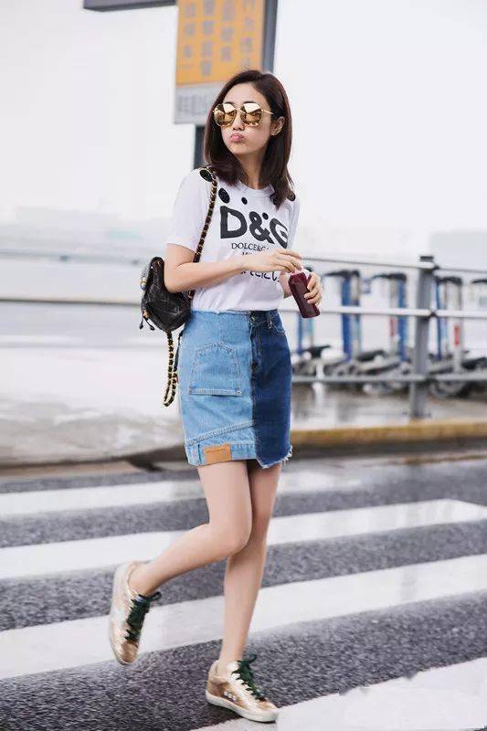 百搭還減齡，一條牛仔裙?jié)M足你夏天所有的時(shí)髦搭配