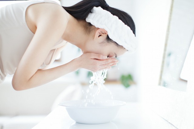 潔面乳怎么用才正確，潔面乳洗臉的注意事項(xiàng)