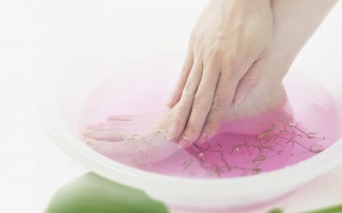 精油可以泡腳嗎，了解這些對(duì)你有幫助