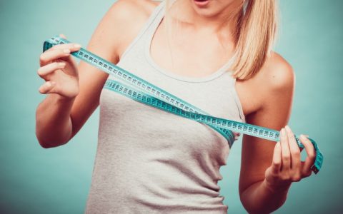 女孩怎樣讓胸發(fā)育快，四種護(hù)理技巧幫你塑造好身材