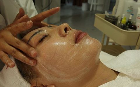 臉上有好多黑頭怎么辦