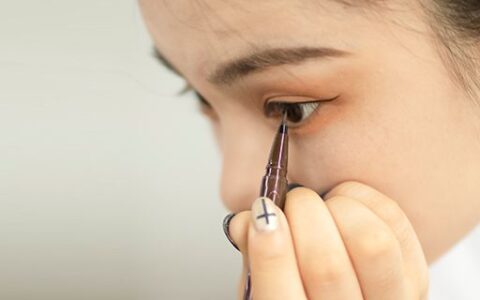 眼距寬怎么化妝 放大雙眼的技巧