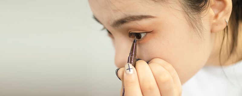 眼距寬怎么化妝 放大雙眼的技巧