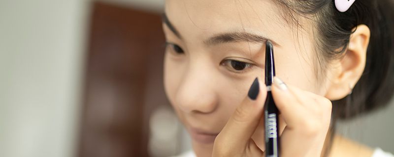 怎樣讓妝容看起來干凈 偽素顏的心機(jī)招數(shù)