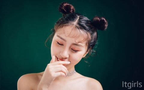 適合90后女生的發(fā)型 半扎丸子頭搭配小心機(jī)八字劉海更好看