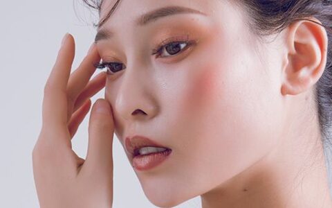眼周皮膚怎么保養(yǎng) 使用眼部專用的護(hù)膚產(chǎn)品保養(yǎng)效果更好