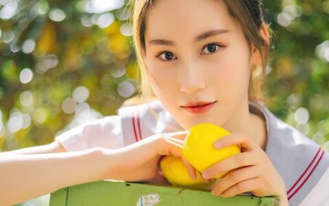 口紅怎么涂嘴唇不干 給唇部足夠的滋潤(rùn)