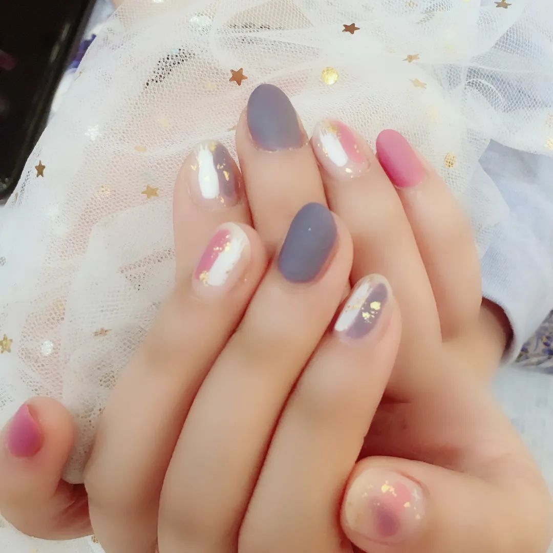 原來亂涂亂畫的美甲也能這么好看！這里有你喜歡的嗎？